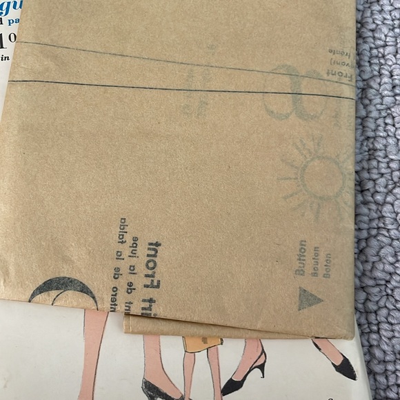 Vintage Vogue dress pattern uncut 38” bust size 10/12 today - Picture 5 of 6
